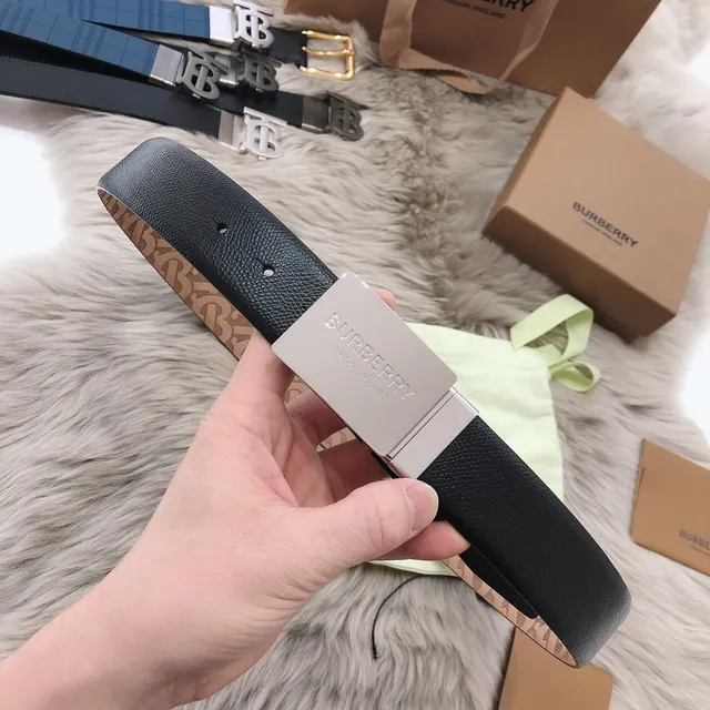 Burberry Knight Belt Bleu Marine Perforé à carreaux Ceinture en cuir 7