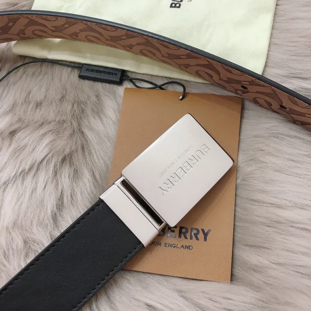 Burberry Knight Belt Bleu Marine Perforé à carreaux Ceinture en cuir 8