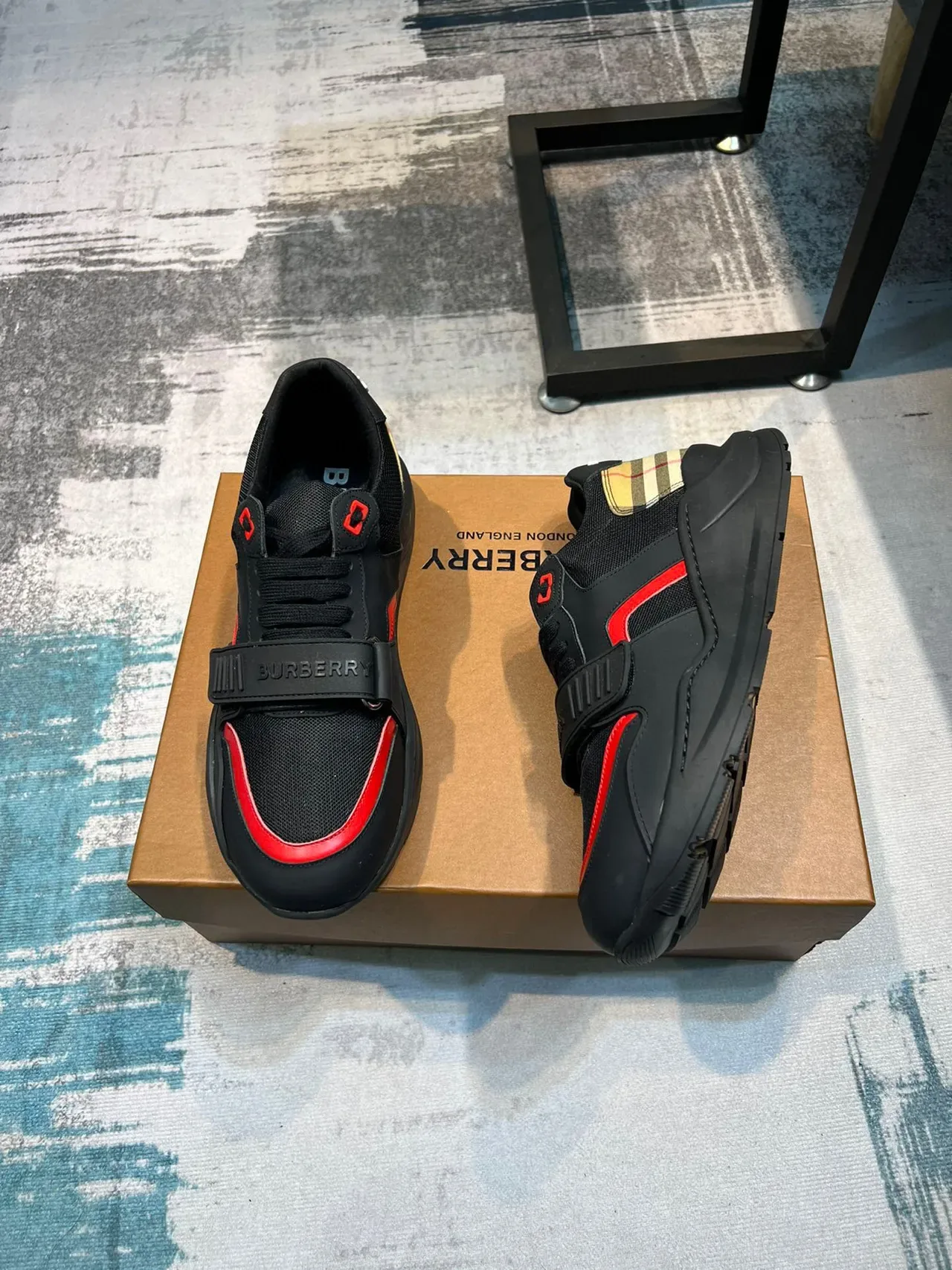 Burberry Knight sneakers lifestyle noir rouge à carreaux 4