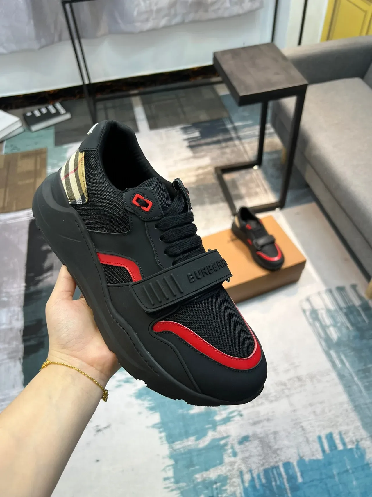 Burberry Knight sneakers lifestyle noir rouge à carreaux 6