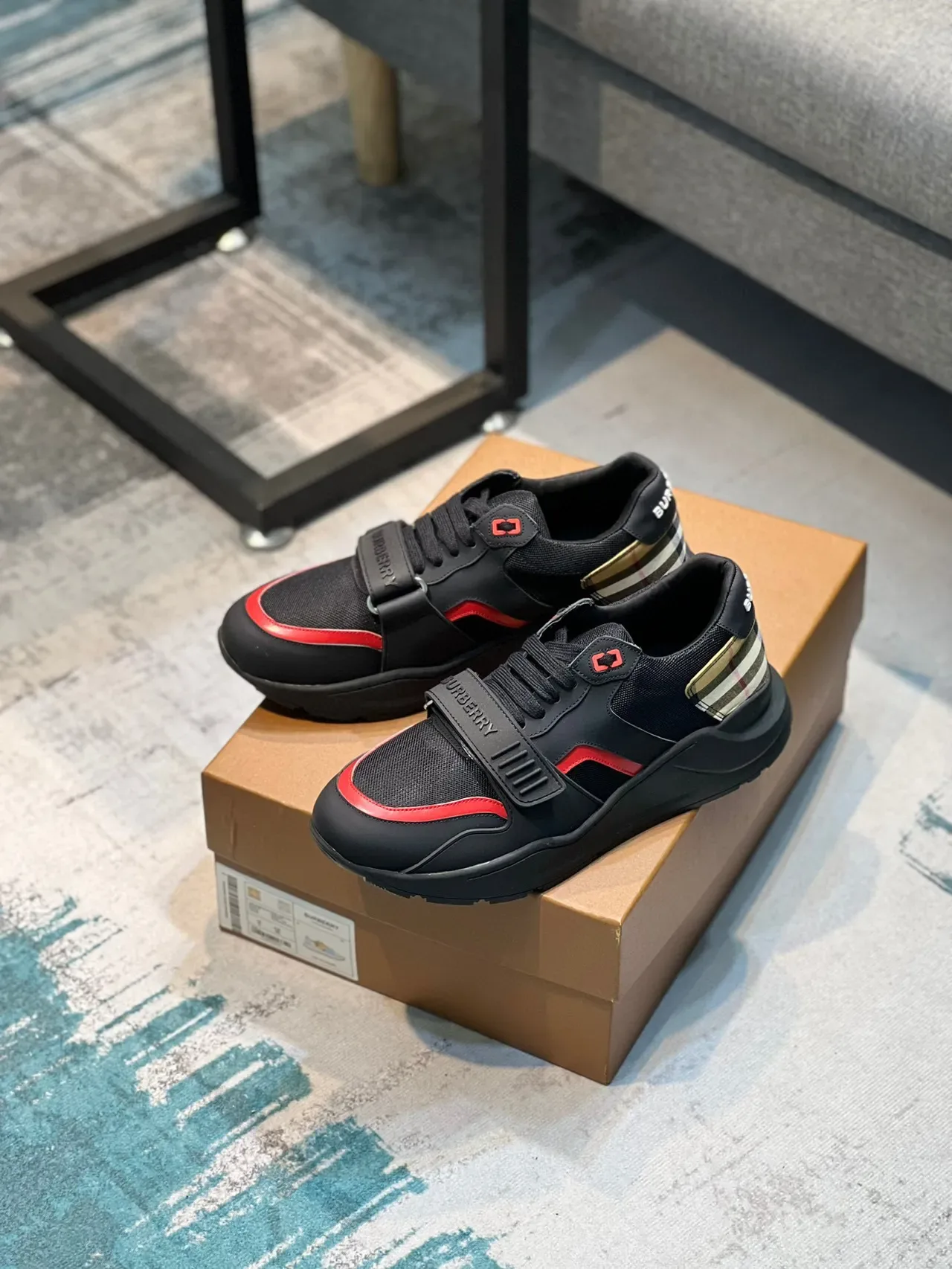 Burberry Knight sneakers lifestyle noir rouge à carreaux 8