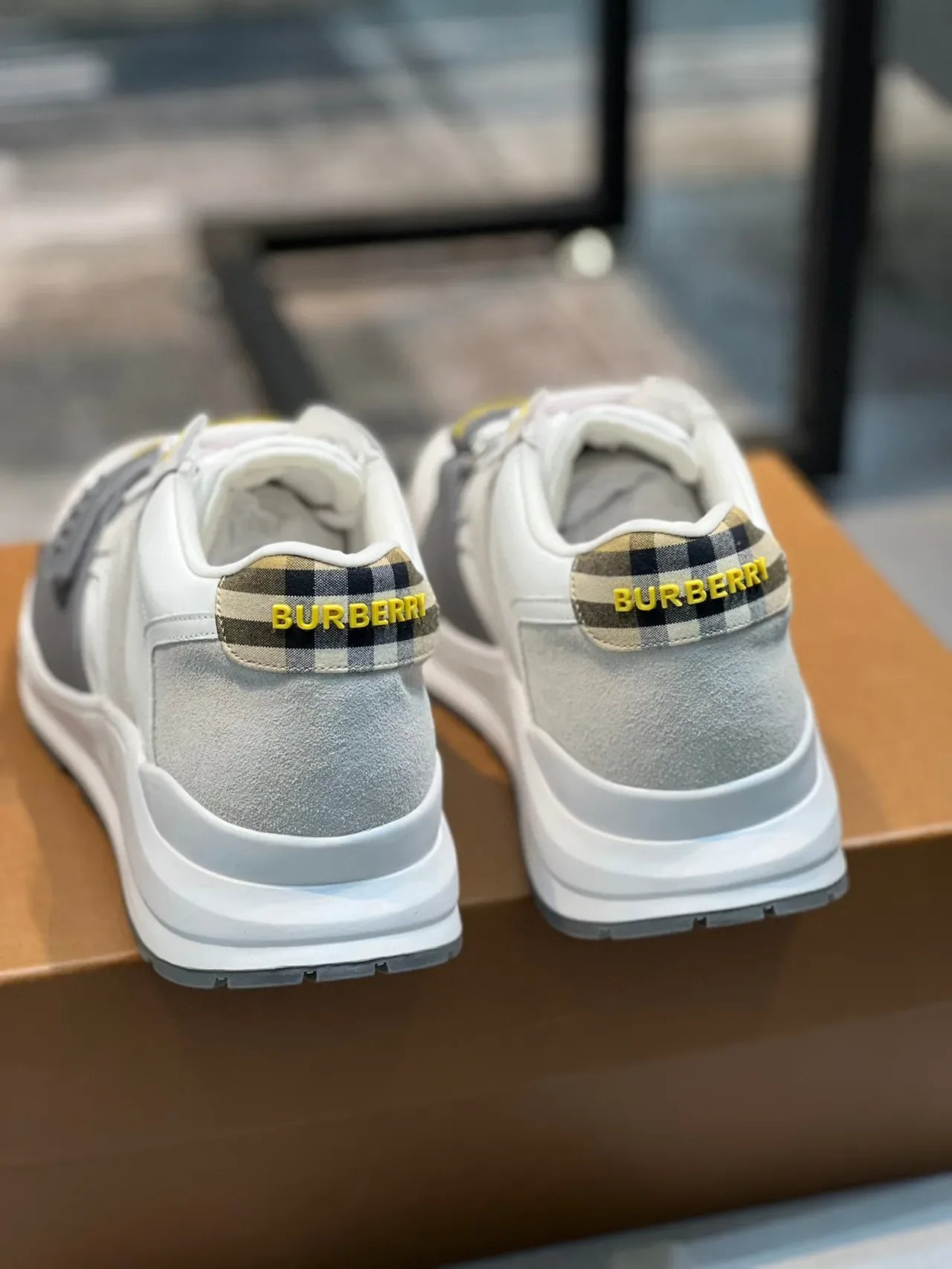 Burberry Knight Branco Cinza sola do meio upper de material misto tênis chunky 2