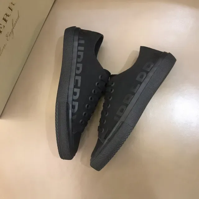 Burberry Tênis Lifestyle Monocromático com Logo Embossado 2