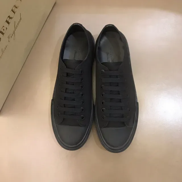 Burberry Tênis Lifestyle Monocromático com Logo Embossado 3