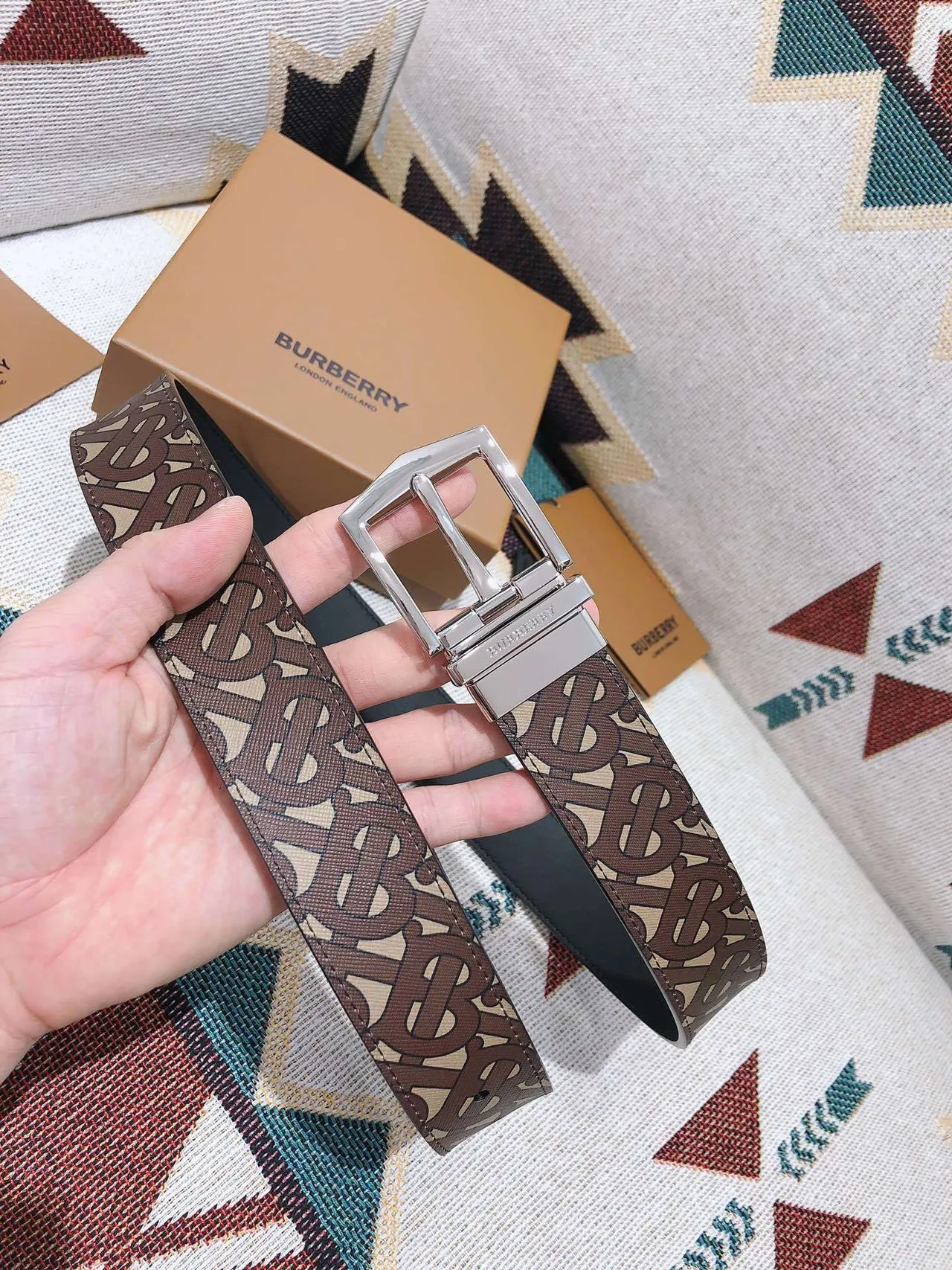 Ceinture Burberry Monogram Marron Beige Réversible en Cuir 2