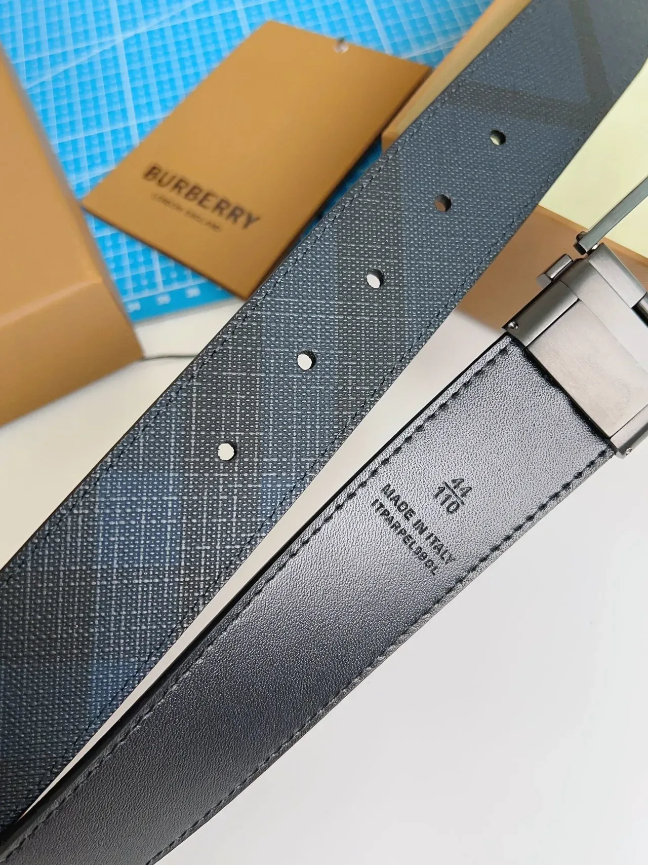 Burberry Navy Black Reversible Buckle House Check Pattern Leather Belt 4