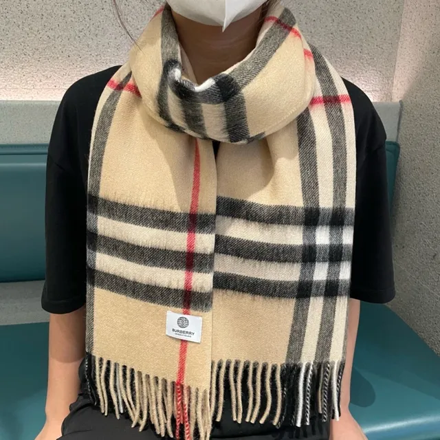 Burberry Nova Check ভূরা কালো সাদা Cashmere স্কার্ফ 2