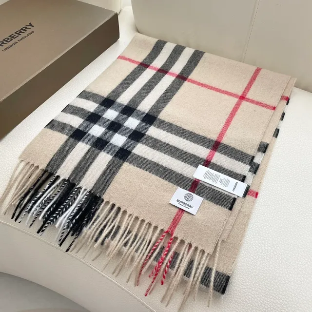 Burberry Nova Check ভূরা কালো সাদা Cashmere স্কার্ফ 4