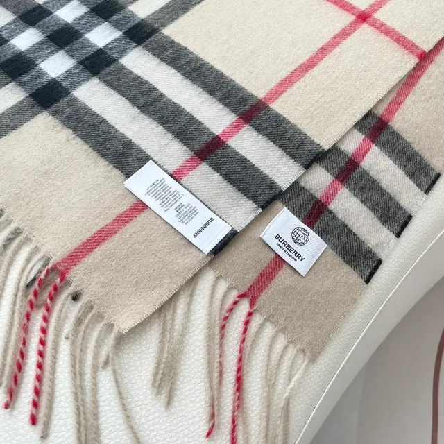 Burberry Nova Check ভূরা কালো সাদা Cashmere স্কার্ফ 9