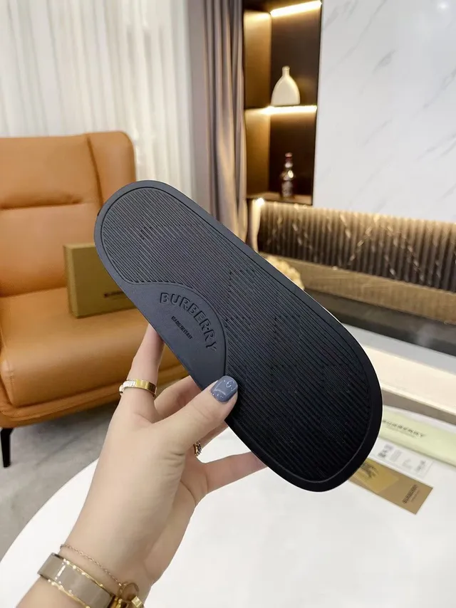Burberry Nova Check Slide Slippers 2