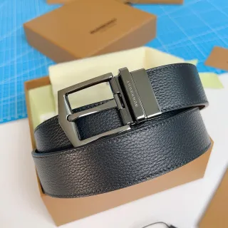 Burberry উল্টানো বাকেল কালো পেবল্ড লেদার বেল্ট