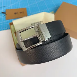 Burberry উল্টানো বাকল কালো টেক্সচার্ড লেদার বেল্ট