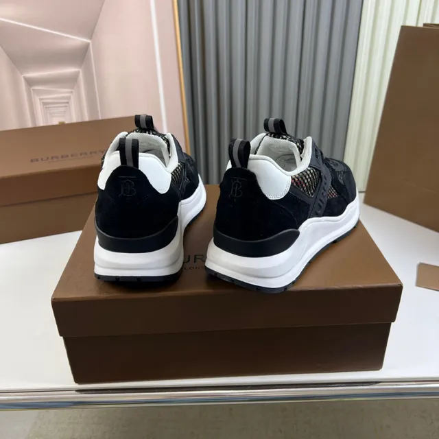 Burberry Runner কালো এবং সাদা চাংকি স্নিকার 4