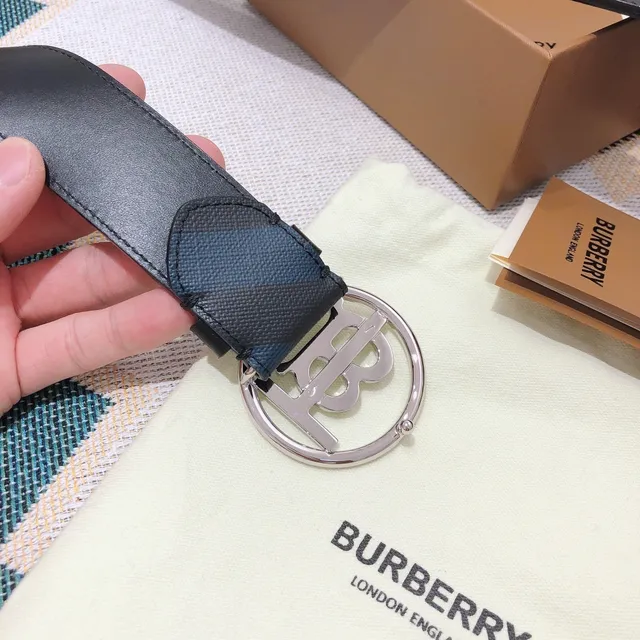 Burberry TB Ceinture Navy Blue et Black Check en Cuir 5
