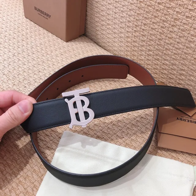 Burberry TB Monogram Belt حزام جلد أسود وبني 2