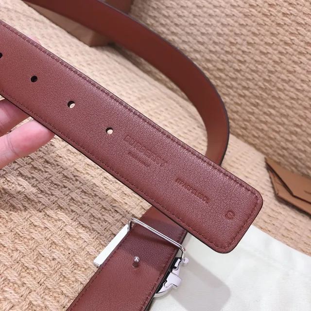 Burberry TB Monogram Belt حزام جلد أسود وبني 5