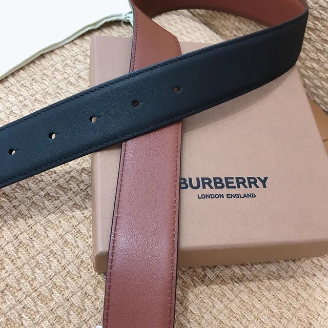 Burberry TB Monogram Belt حزام جلد أسود وبني 6