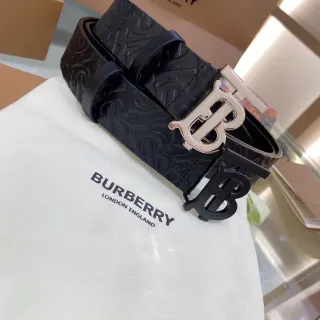 Burberry TB Monogram काला चांदी उभरा हुआ इंटरलॉकिंग बकिल चमड़े का बेल्ट