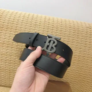 Burberry TB Shield काला चमड़े का बेल्ट