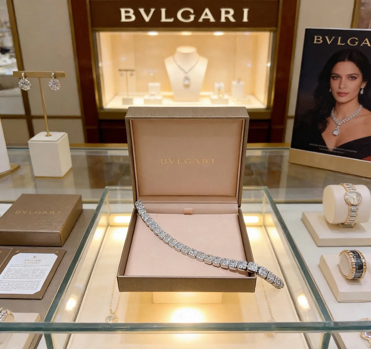 Bvlgari Bracelet de Pierre Taille Carrée Halo Pavé Articulé 3