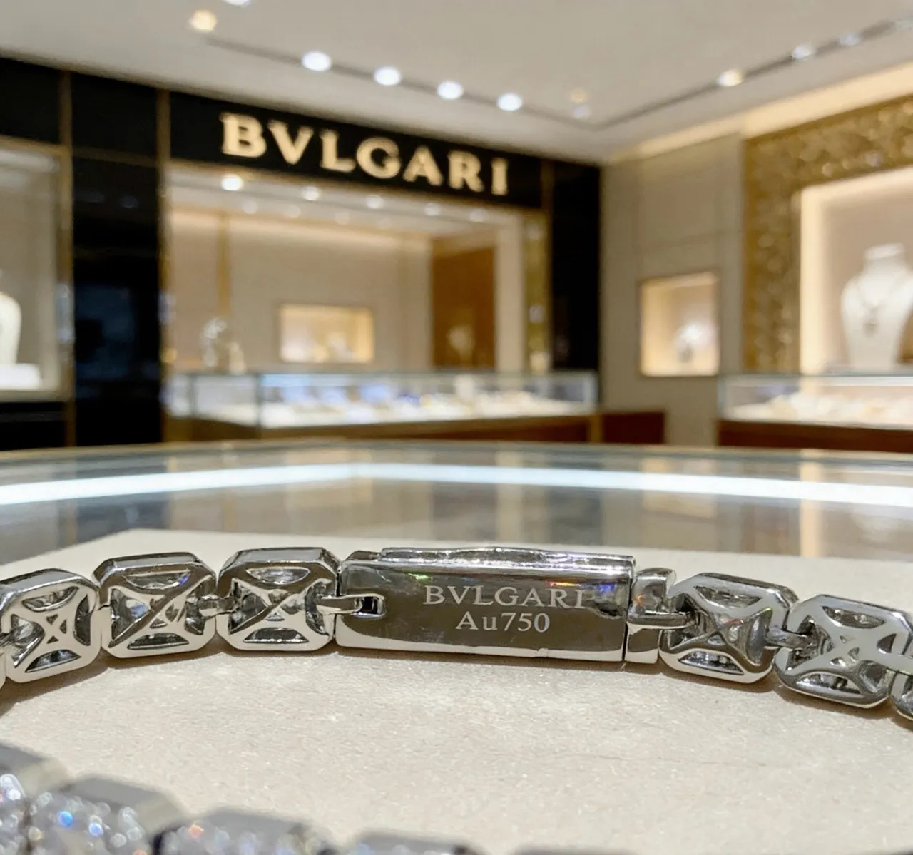 Bvlgari Bracelet de Pierre Taille Carrée Halo Pavé Articulé 5