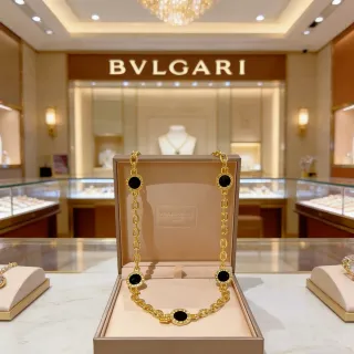 Bvlgari B.zero1 सोने और काले ओनिक्स हार