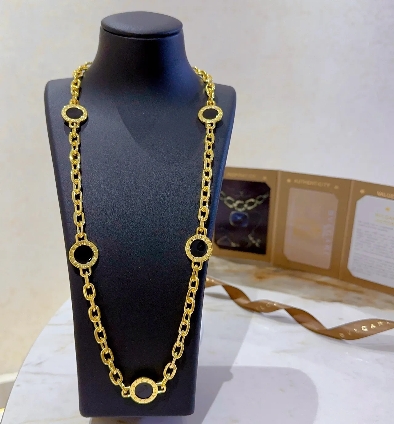 Bvlgari B.zero1 Colar de ouro e ônix preto 4