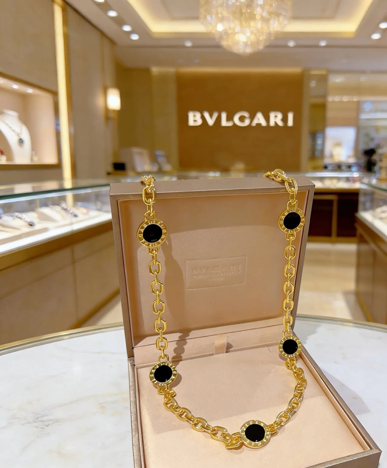 Bvlgari B.zero1 Colar de ouro e ônix preto 6