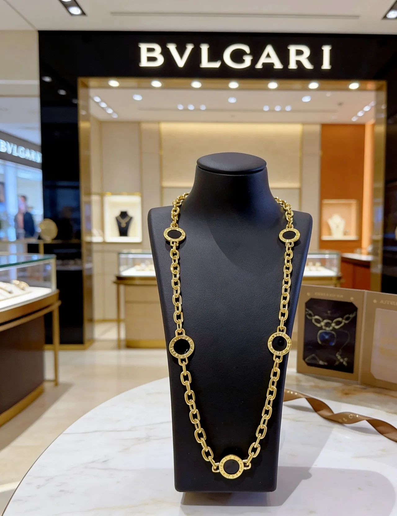 Bvlgari B.zero1 Colar de ouro e ônix preto 9