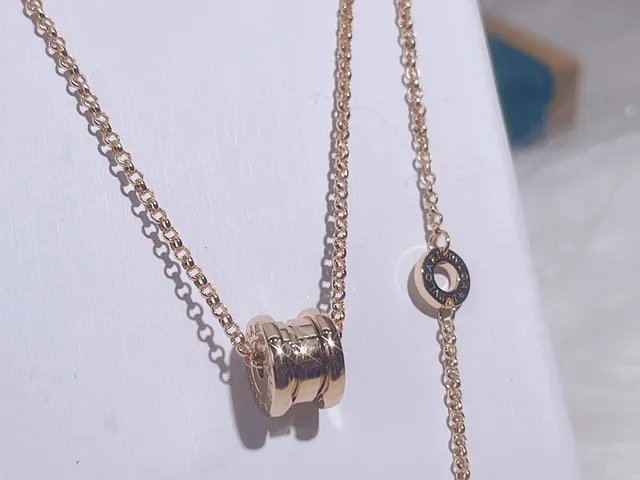 Bvlgari B.zero1 Or Tubogas-Inspiré Pendentif Enroulé Charms Circulaires Double Logo Collier 6