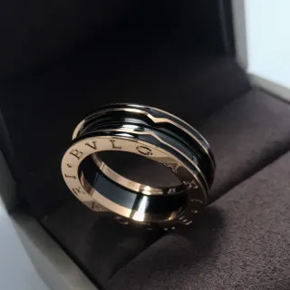 Bvlgari B.zero1 多带雕刻金色调和黑色戒指