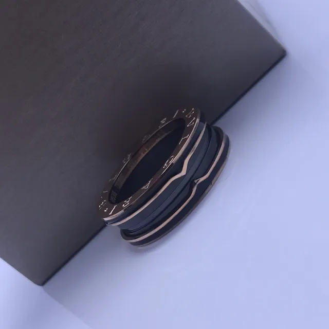 Bague Bvlgari B.zero1 Multi-Band Gravée Dorée et Noire 2