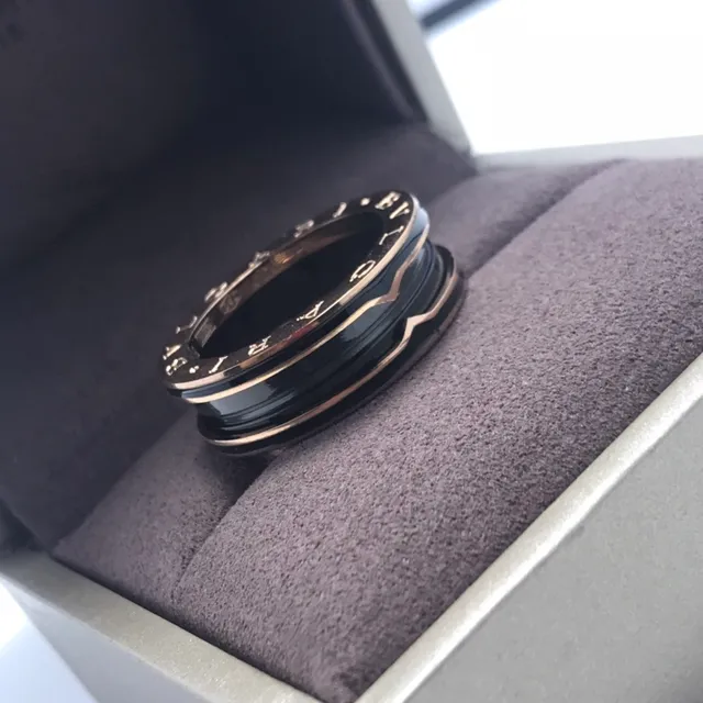 Bague Bvlgari B.zero1 Multi-Band Gravée Dorée et Noire 3