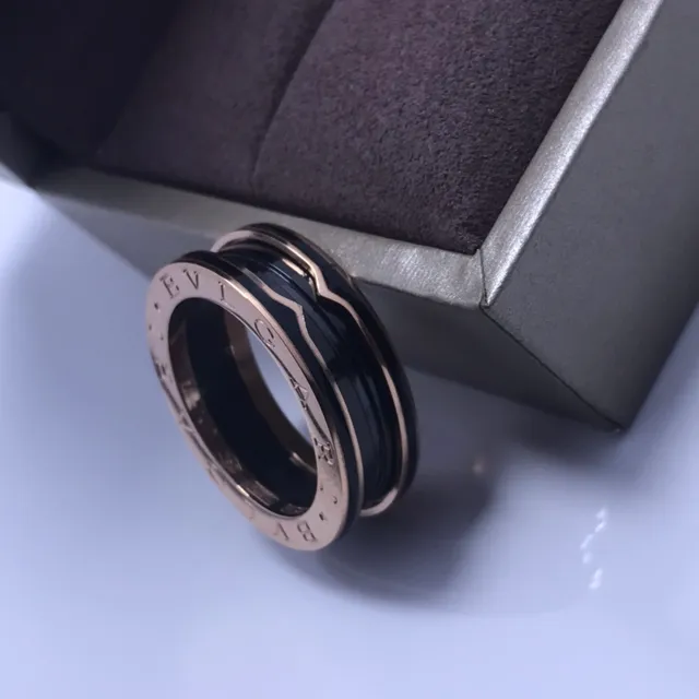 Bague Bvlgari B.zero1 Multi-Band Gravée Dorée et Noire 4