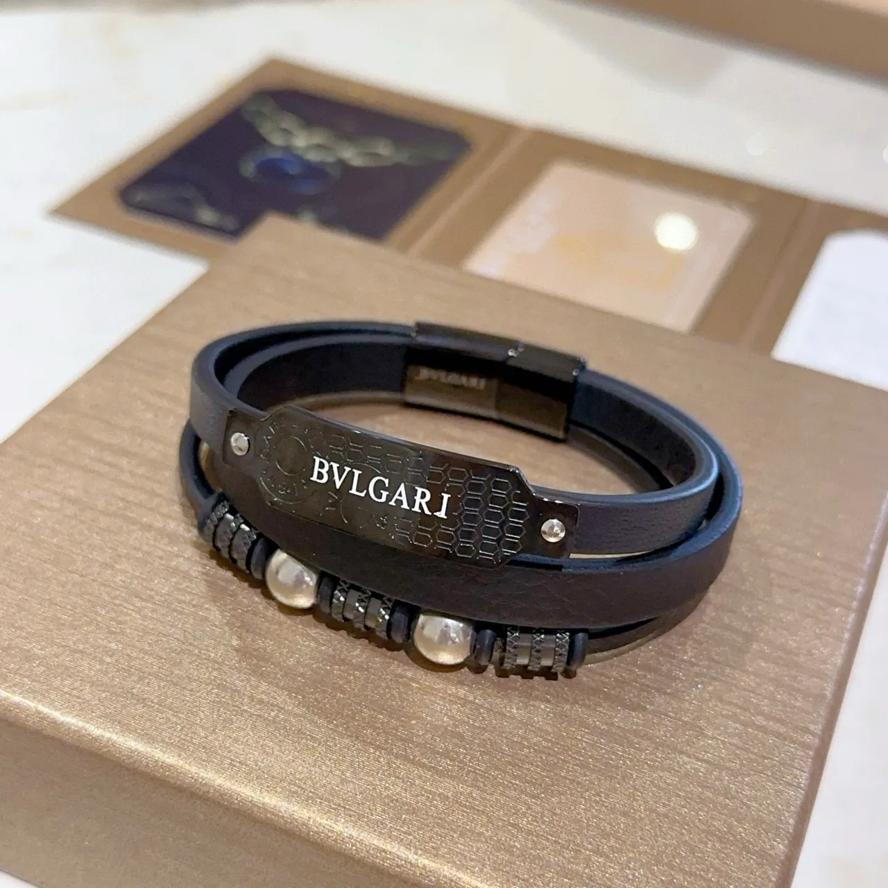 Bvlgari سوار جلد أسود فضي مزدوج لف لوحة معدني منحوت 5