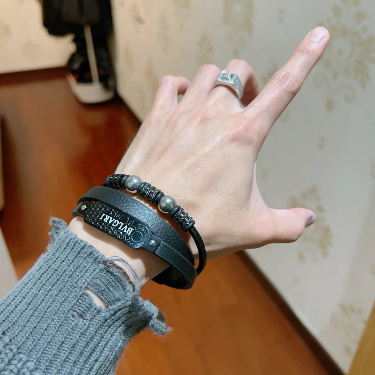 Bvlgari سوار جلد أسود فضي مزدوج لف لوحة معدني منحوت 8