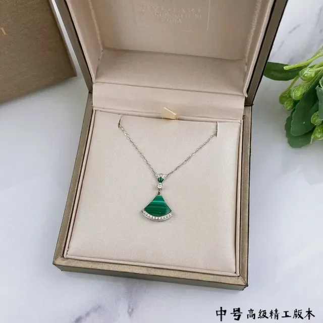 Bvlgari Divas’ Dream Collier malachite et diamant en forme d'éventail 3