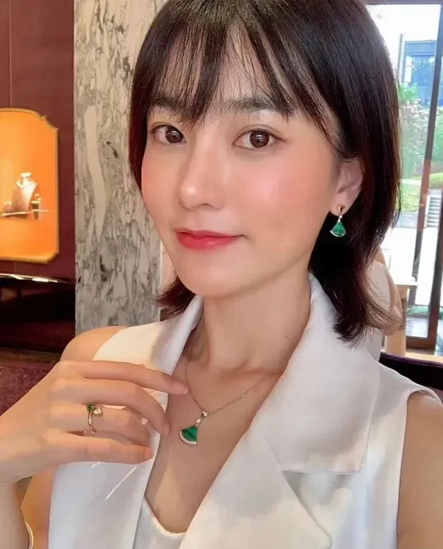 Bvlgari Divas’ Dream Collier malachite et diamant en forme d'éventail 9