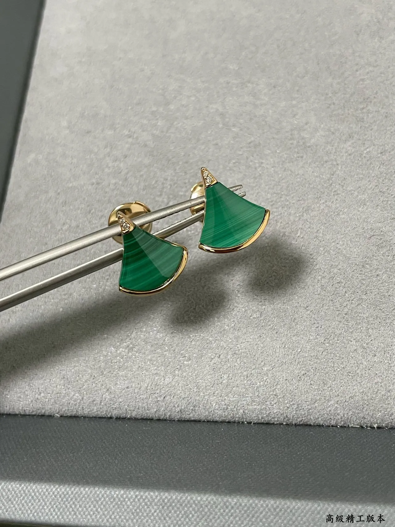 Bvlgari Divas’ Dream Boucles d'Oreilles Malachite et Doré en Forme d'Éventail 9