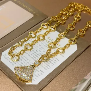 Bvlgari Divas’ Dream Pavé Fan Pendant Gold Necklace