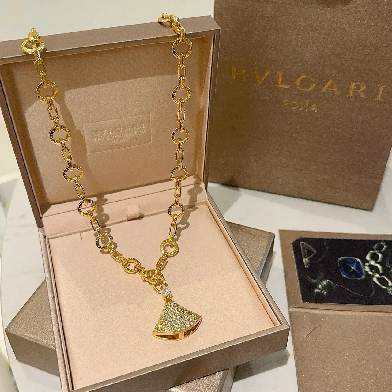 Bvlgari Divas’ Dream Pendentif Éventail Pavé Or 3