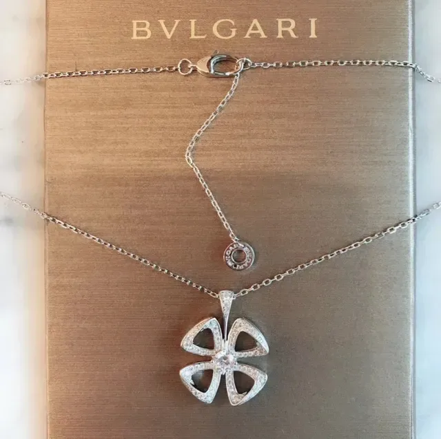 Bvlgari Fiorever Colar com Pingente Floral Pavé 4