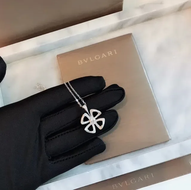 Bvlgari Fiorever Colar com Pingente Floral Pavé 8