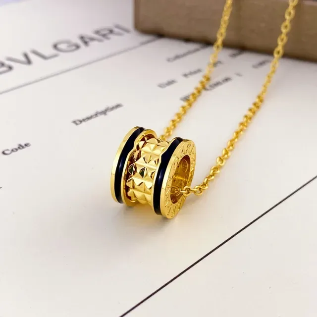 Bvlgari Colar Dourado Preto Cilíndrico Multi-Banda Pingente Facetado Textura Piramidal 4
