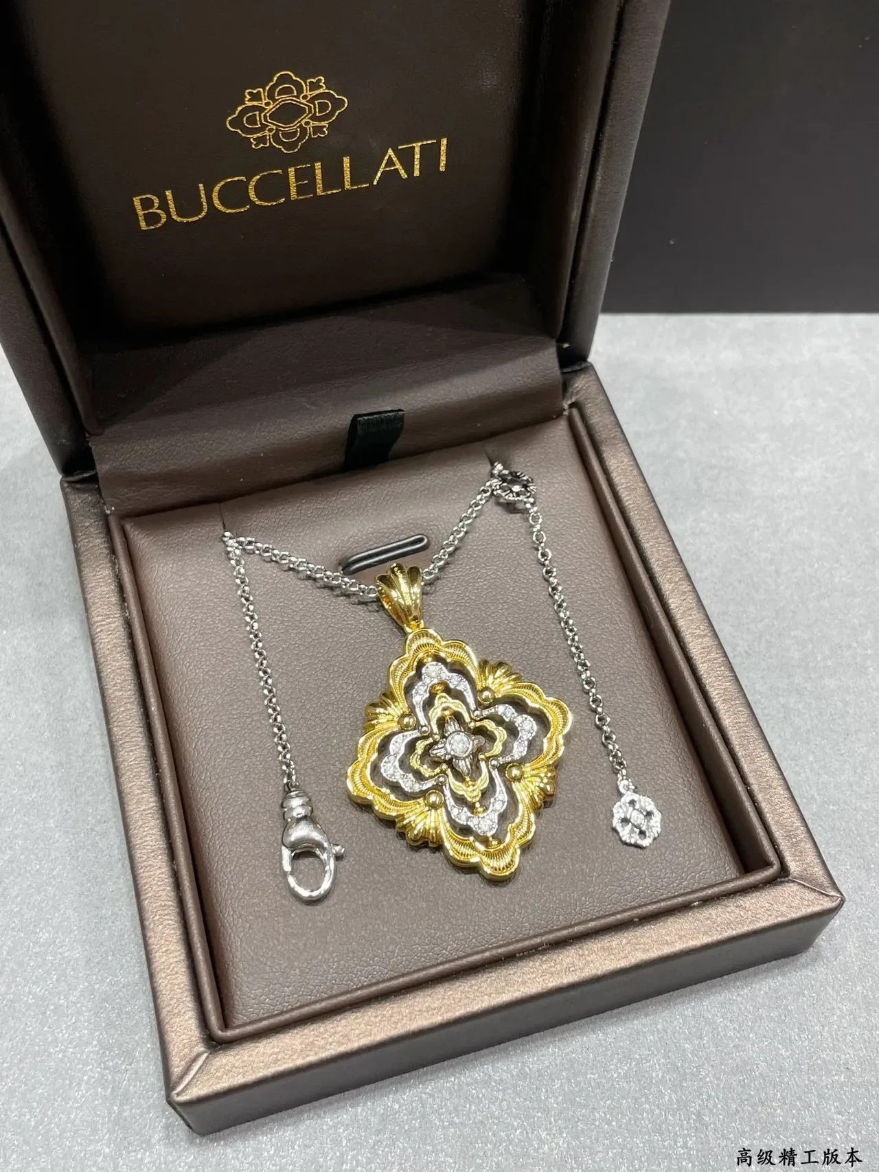 Bvlgari Ornate Floral Quatrefoil colar com pingente 3