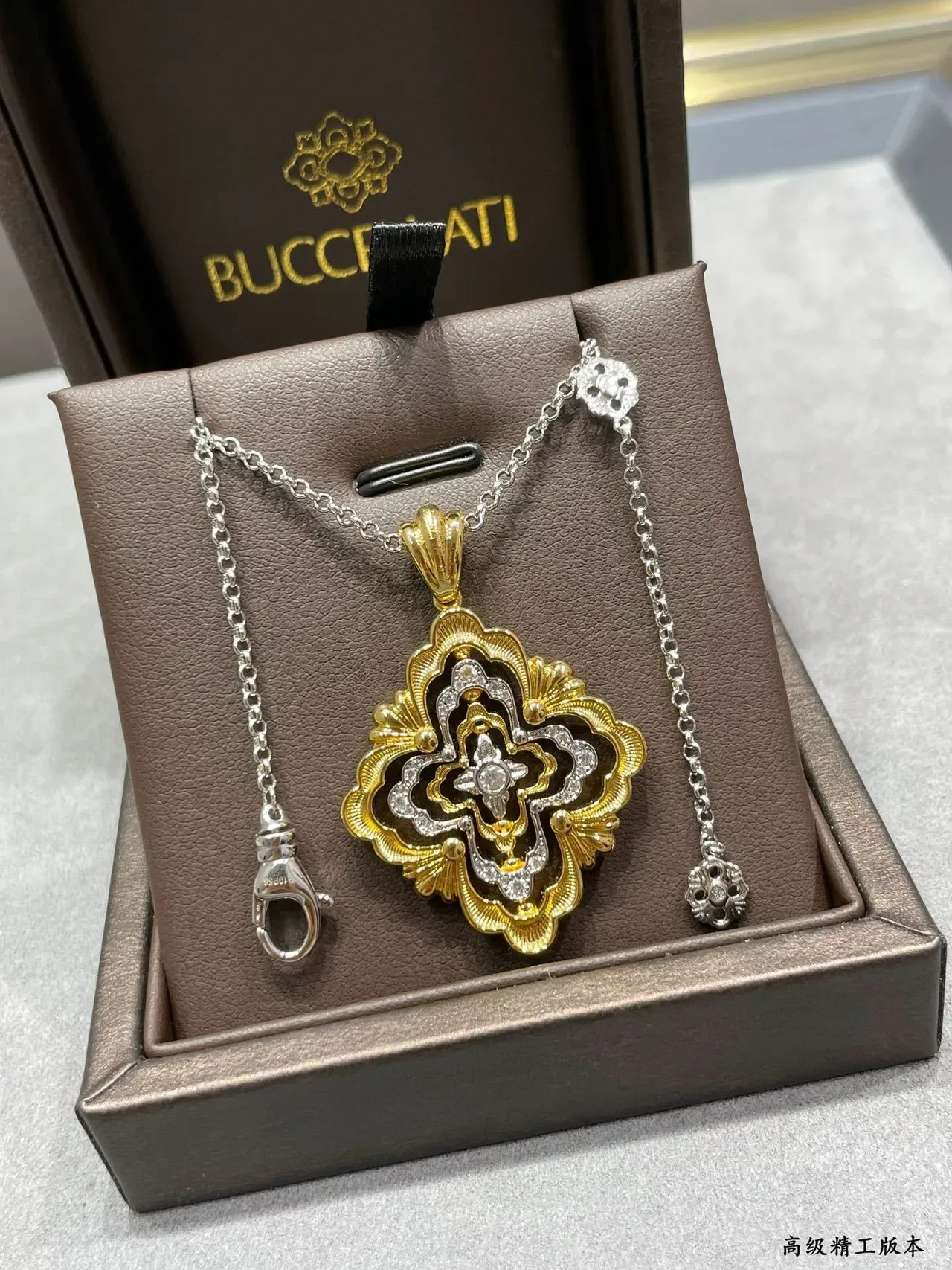 Bvlgari Ornate Floral Quatrefoil colar com pingente 4
