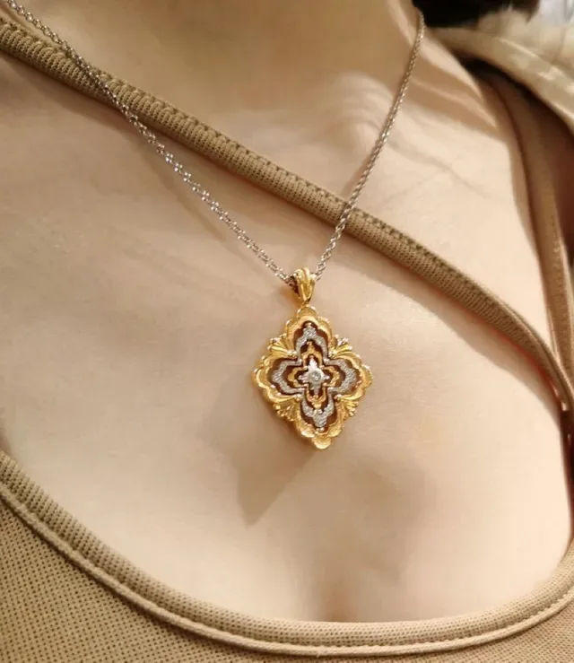 Bvlgari Ornate Floral Quatrefoil colar com pingente 9