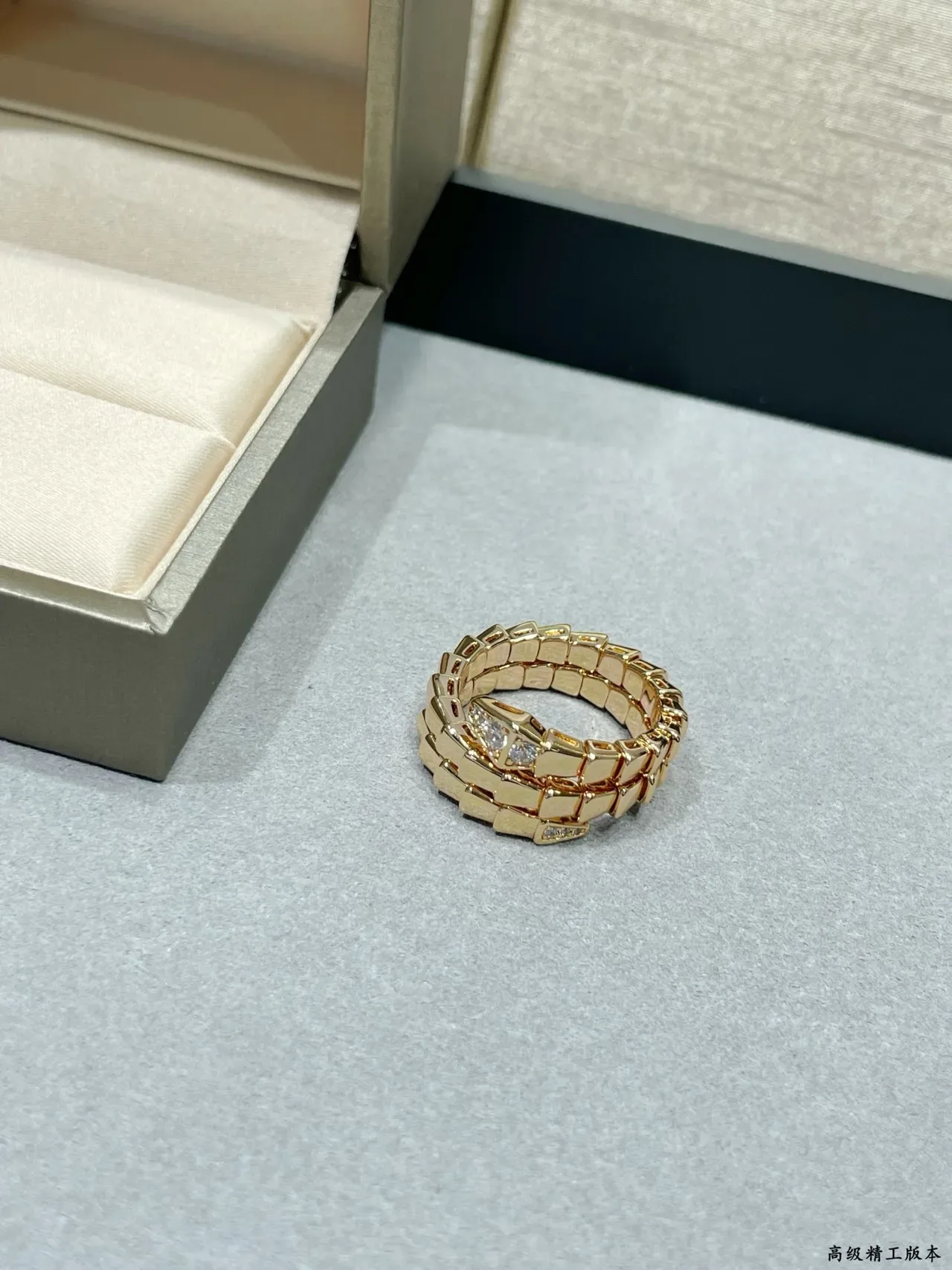 Bvlgari Serpenti Coiled Diamond-Eye Bagues en Or 5