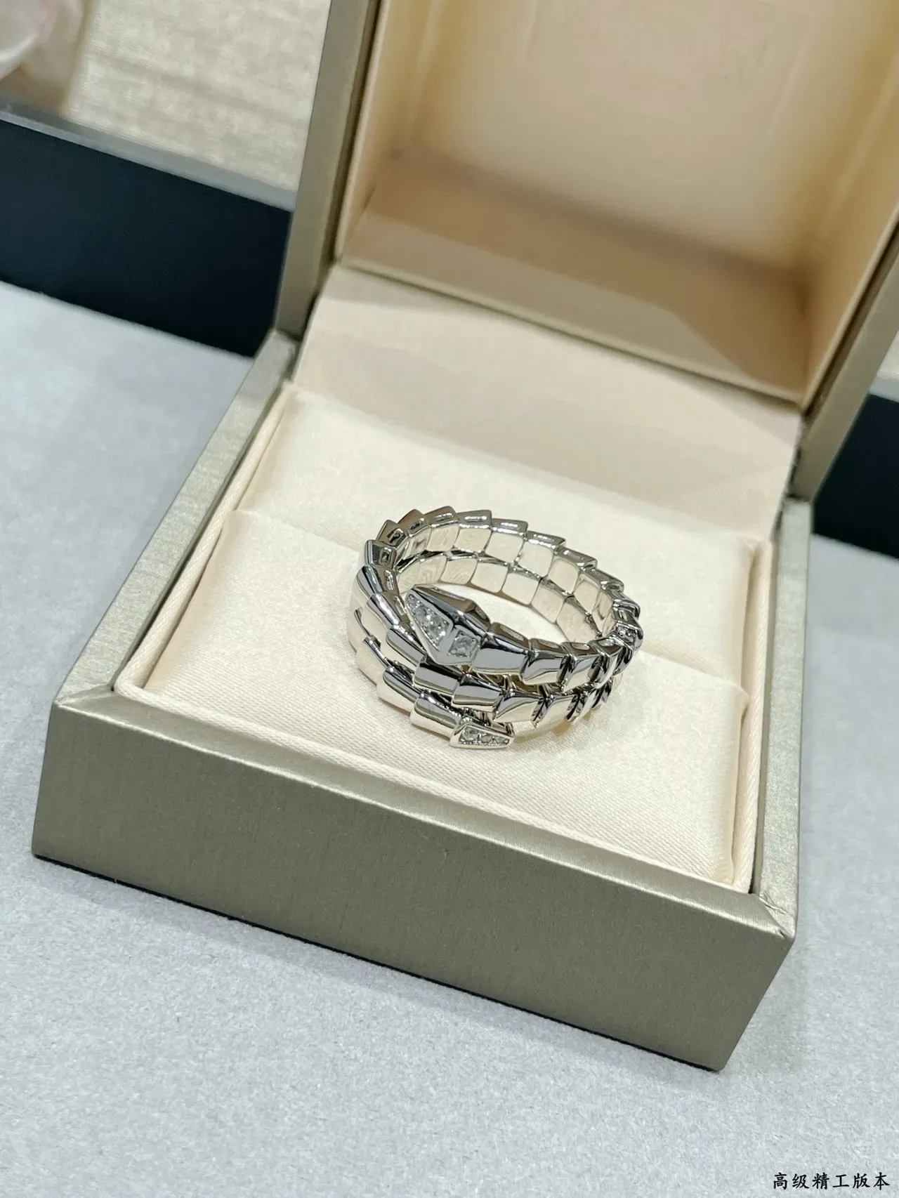 Bvlgari Serpenti Coiled Diamond-Eye Bagues en Or 6