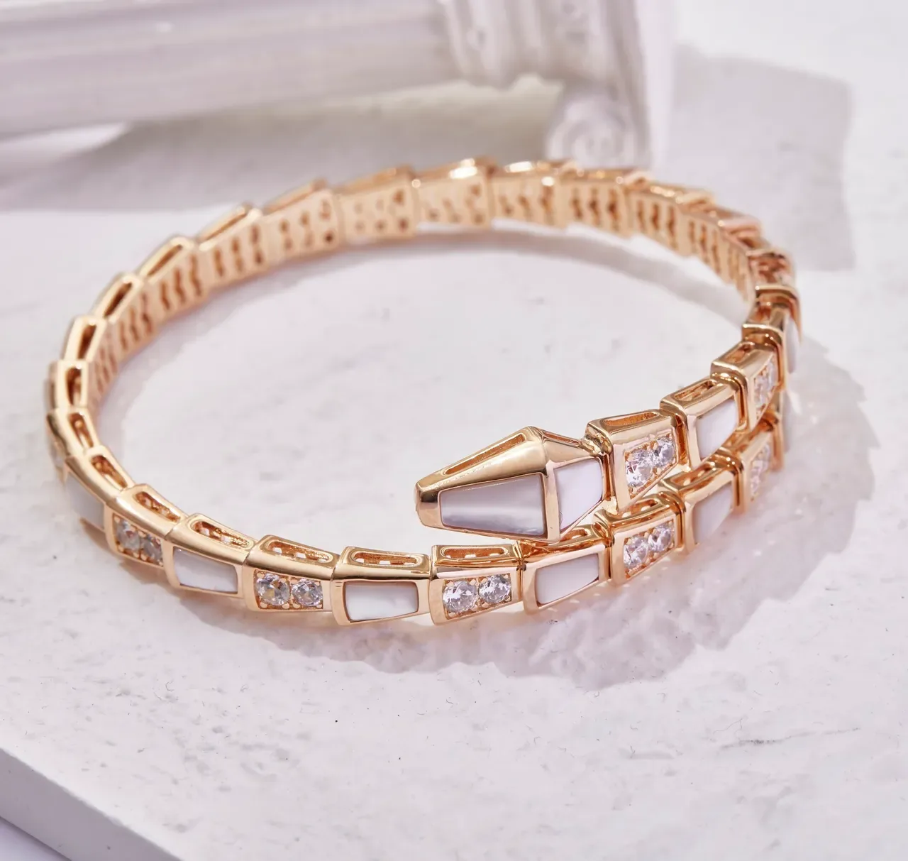 Bvlgari Serpenti Bracelet Enroulé Doré Nacre et Cristal 3